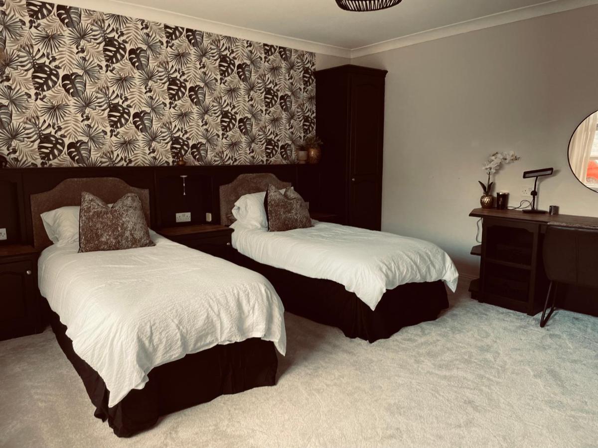 Mal Dua Guest House Клифдън Екстериор снимка